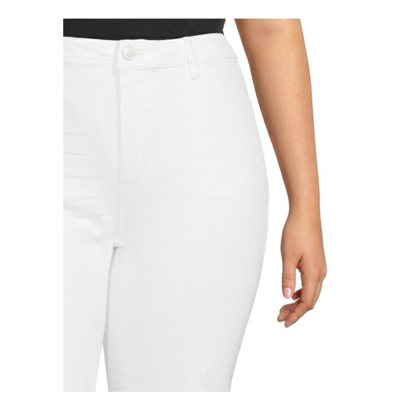 Plus size distressed boyfriend capri jeans - Picture 4 of 5